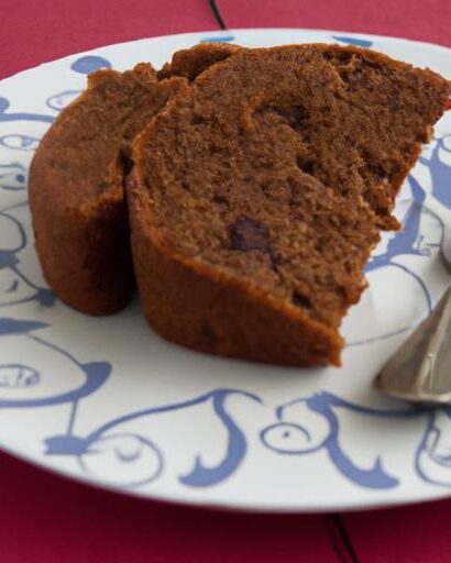 Bake a Rich & Vibrant Vegan Cake That’s Never Pale!