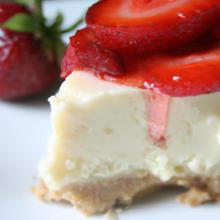 Creamy & Simple: Easy Vegan Strawberry Cheesecake Recipe